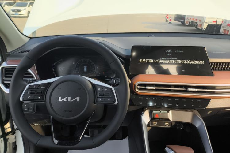 Used Kia Sportage R 2021 Ace 2.0L Splendid Edition Center Console