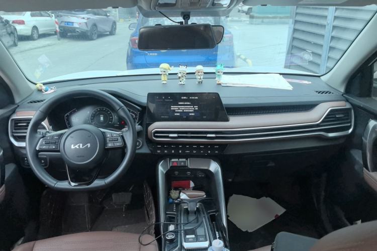 Used Kia Sportage R 2021 Ace 2.0L Splendid Edition Center Console