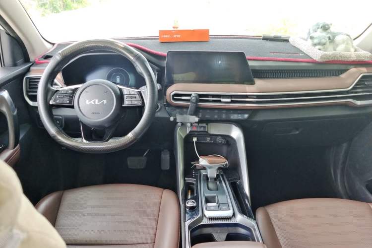 Used Kia Sportage R 2021 Ace 2.0L Splendid Edition Center Console