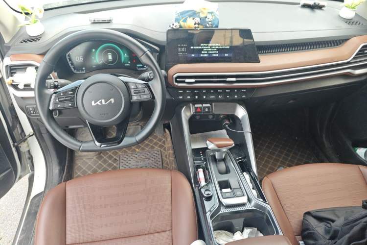 Used Kia Sportage R 2021 Ace 2.0L Splendid Edition Center Console
