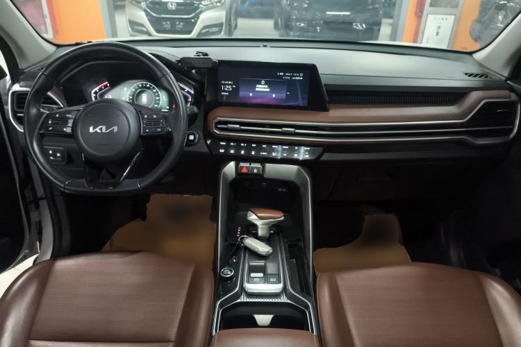 Used Kia Sportage R 2021 Ace 2.0L Splendid Edition Center Console