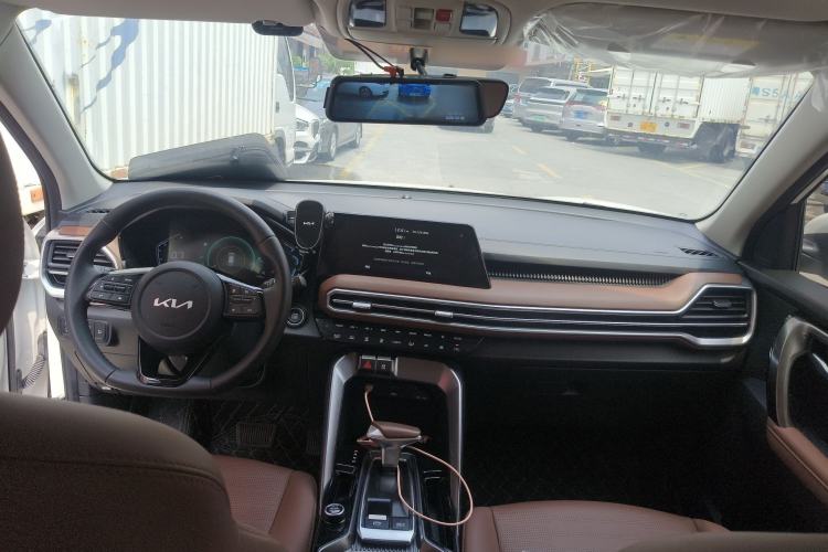 Used Kia Sportage R 2021 Ace 2.0L Splendid Edition Center Console
