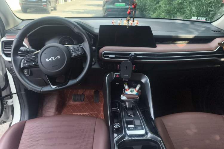 Used Kia Sportage R 2021 Ace 2.0L Splendid Edition Center Console