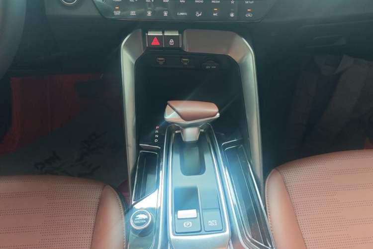 Used Kia Sportage R 2021 Ace 2.0L Splendid Edition Gear Lever