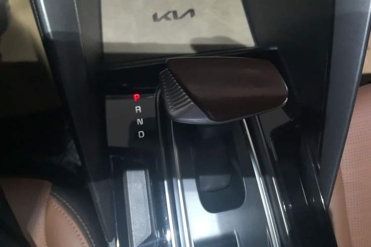 Used Kia Sportage R 2021 Ace 2.0L Splendid Edition Gear Lever