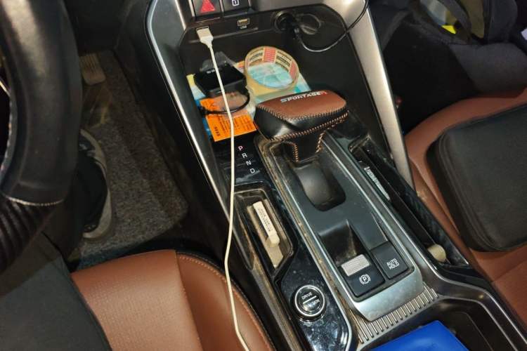 Used Kia Sportage R 2021 Ace 2.0L Splendid Edition Gear Lever