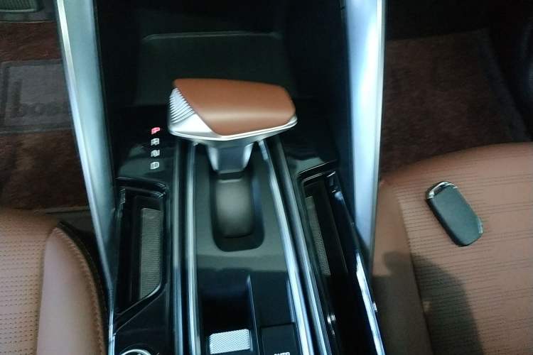 Used Kia Sportage R 2021 Ace 2.0L Splendid Edition Gear Lever