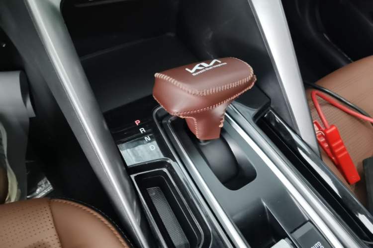 Used Kia Sportage R 2021 Ace 2.0L Splendid Edition Gear Lever