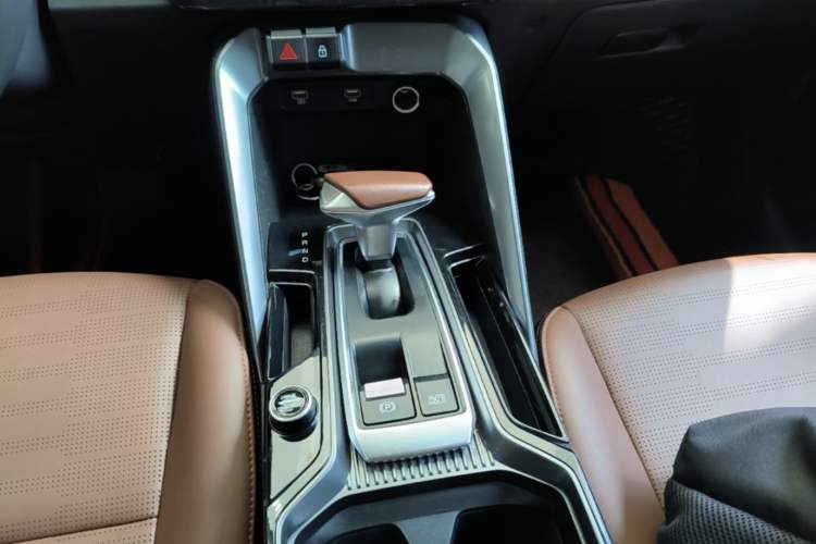 Used Kia Sportage R 2021 Ace 2.0L Splendid Edition Gear Lever