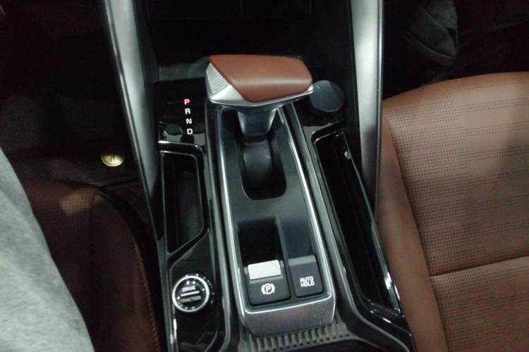 Used Kia Sportage R 2021 Ace 2.0L Splendid Edition Gear Lever