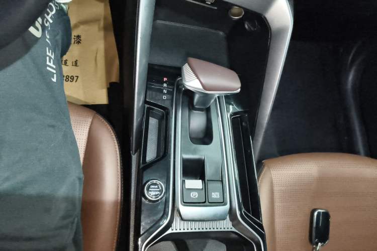 Used Kia Sportage R 2021 Ace 2.0L Splendid Edition Gear Lever