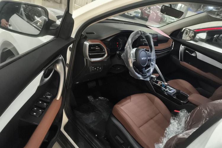 Used Kia Sportage R 2021 Ace 2.0L Splendid Edition Interior 3