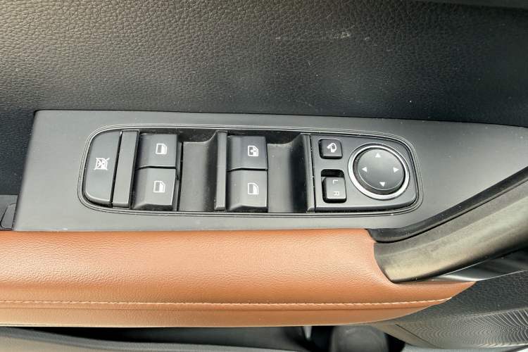 Used Kia Sportage R 2021 Ace 2.0L Splendid Edition Interior 4
