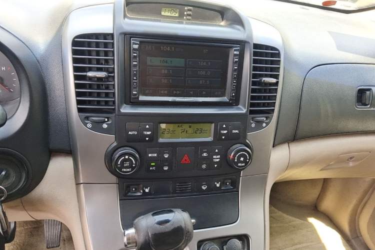 Used Kia VQ 2006 2.7 Comfort Edition Audio And AC Panel