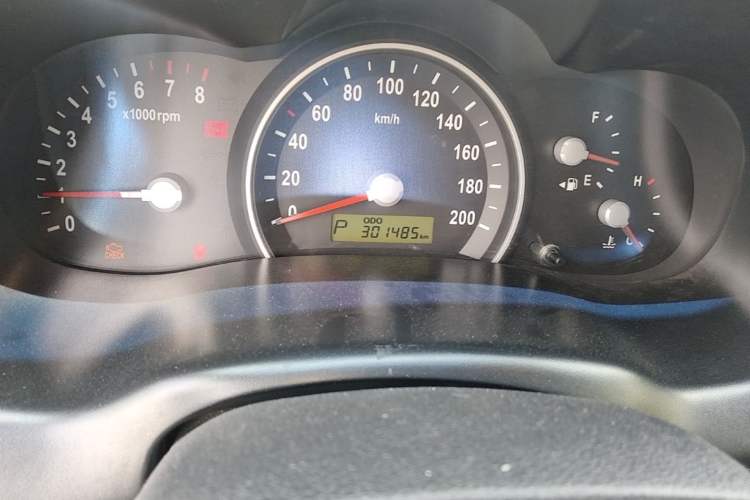 Used Kia VQ 2006 2.7 Comfort Edition Odometer Close Up