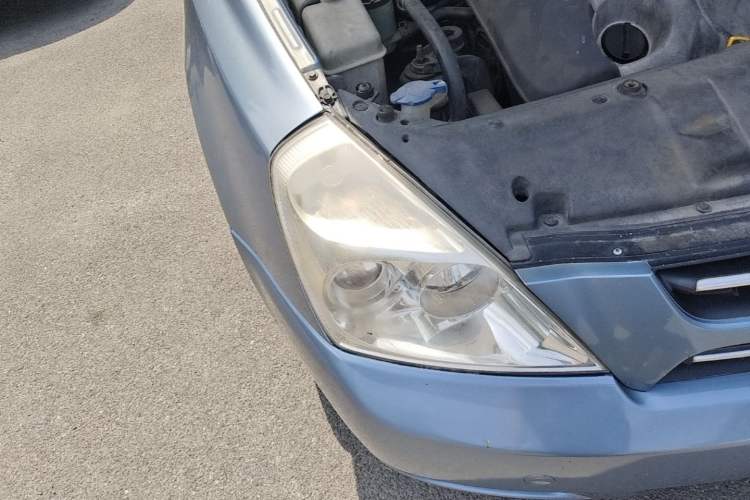 Used Kia VQ 2006 2.7 Comfort Edition Right Front Headlight