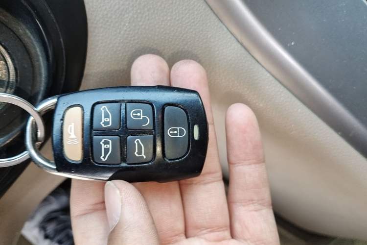 Used Kia VQ 2006 2.7 Comfort Edition Vehicle Key