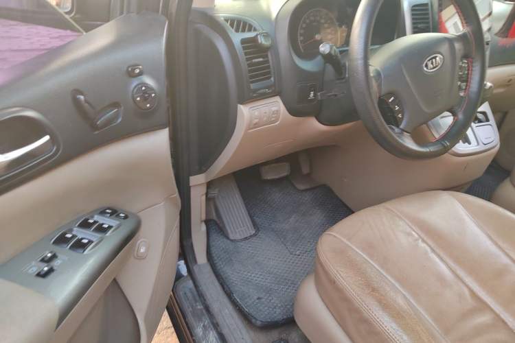 Used Kia VQ 2011 2.7 Luxury Edition Driver Seat