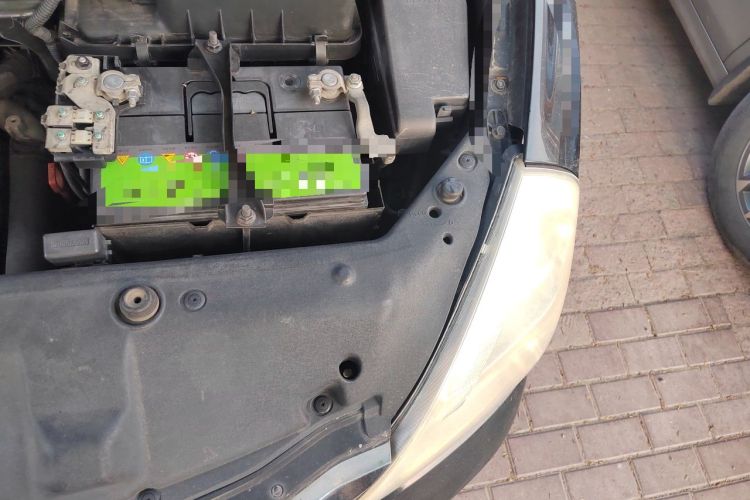 Used Kia VQ 2011 2.7 Luxury Edition Engine Bay Left