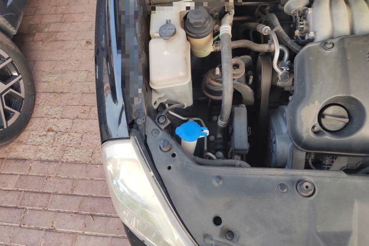 Used Kia VQ 2011 2.7 Luxury Edition Engine Bay Right