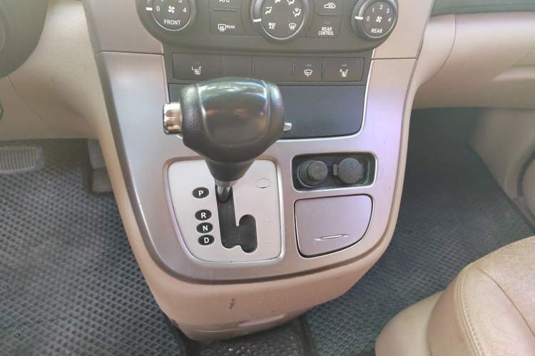 Used Kia VQ 2011 2.7 Luxury Edition Gear Lever