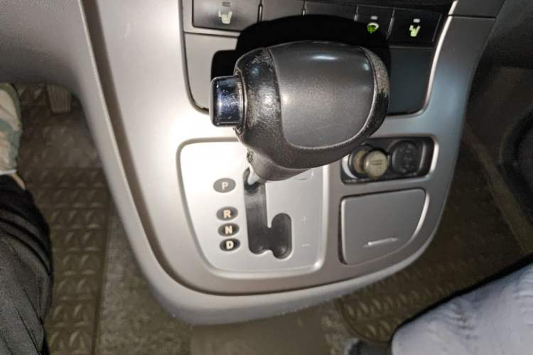 Used Kia VQ 2011 2.7 Comfort Edition Gear Lever
