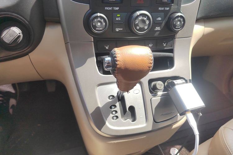 Used Kia VQ 2011 2.7 Comfort Edition Gear Lever