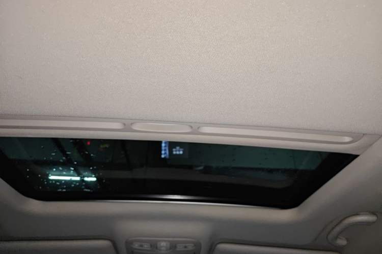 Used Kia VQ 2011 2.7 Comfort Edition Headliner