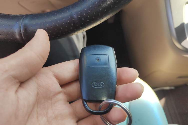 Used Kia VQ 2011 2.7 Comfort Edition Interior 1