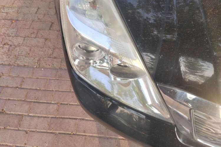 Used Kia VQ 2011 2.7 Luxury Edition Right Front Headlight
