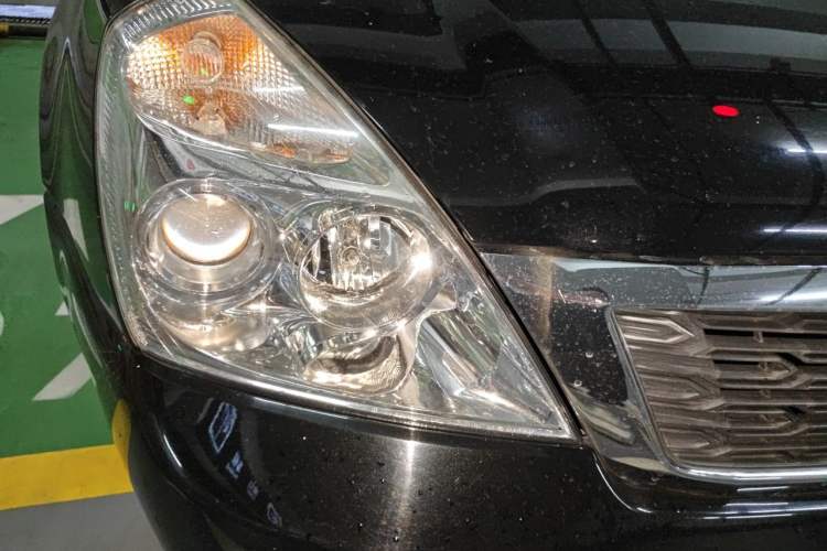 Used Kia VQ 2011 2.7 Comfort Edition Right Front Headlight