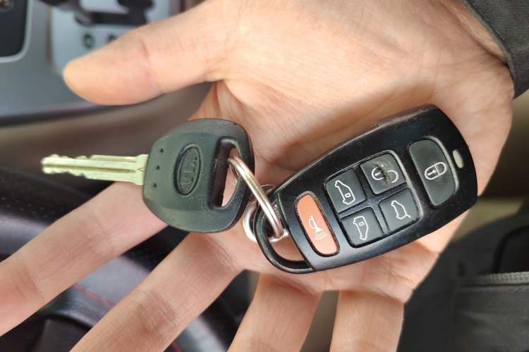 Used Kia VQ 2011 2.7 Luxury Edition Vehicle Key