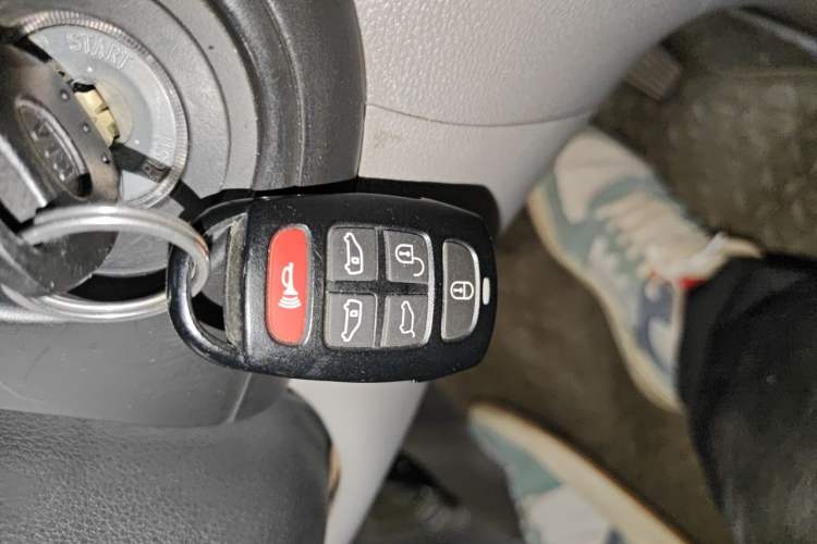 Used Kia VQ 2011 2.7 Comfort Edition Vehicle Key