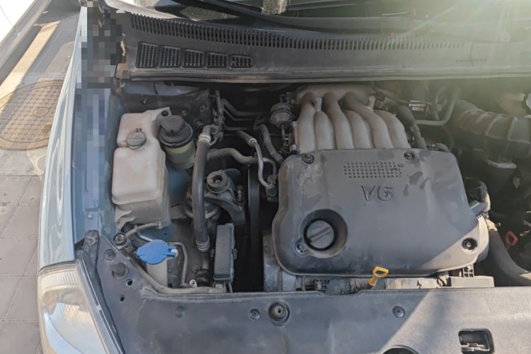 Used Kia VQ 2011 2.7 Comfort Edition Engine Bay Right
