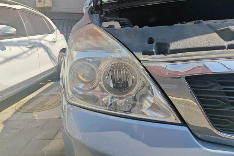 Used Kia VQ 2011 2.7 Comfort Edition Right Front Headlight