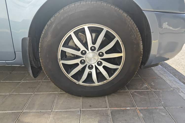 Used Kia VQ 2011 2.7 Comfort Edition Right Front Wheel Hub