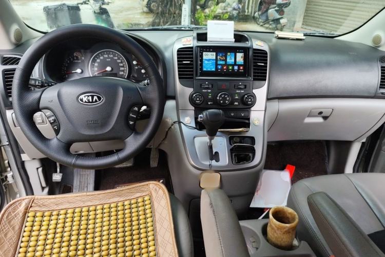 Used Kia VQ 2011 2.7 Comfort Edition Center Console