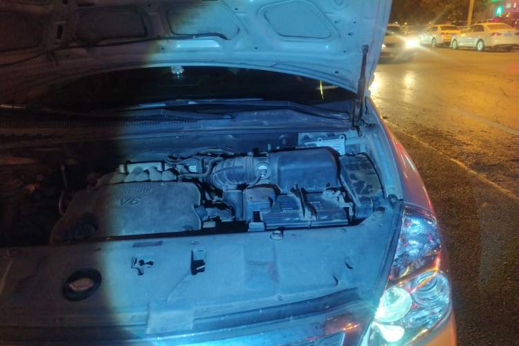 Used Kia VQ 2011 2.7 Comfort Edition Engine Bay Left