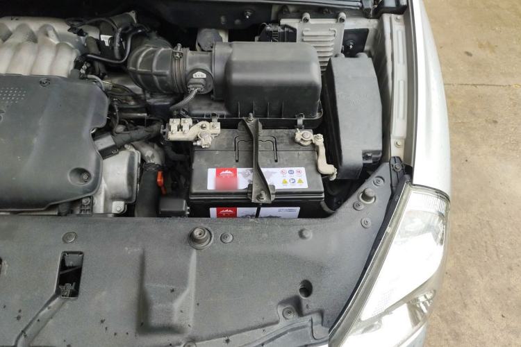 Used Kia VQ 2011 2.7 Comfort Edition Engine Bay Left