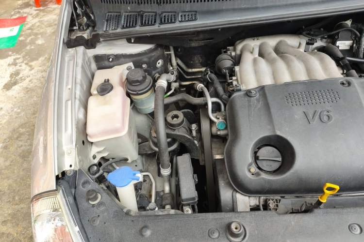 Used Kia VQ 2011 2.7 Comfort Edition Engine Bay Right