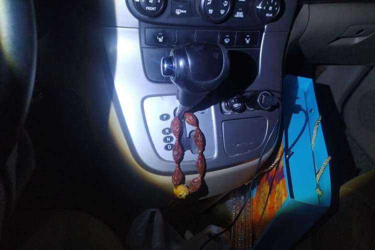 Used Kia VQ 2011 2.7 Comfort Edition Gear Lever