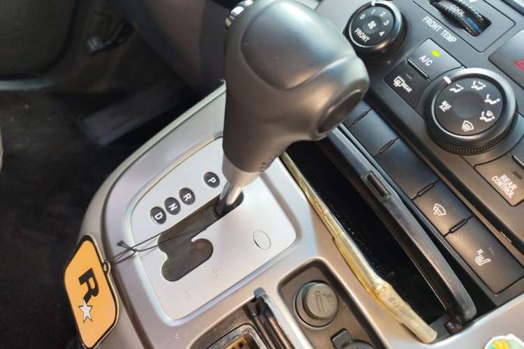 Used Kia VQ 2011 2.7 Comfort Edition Gear Lever