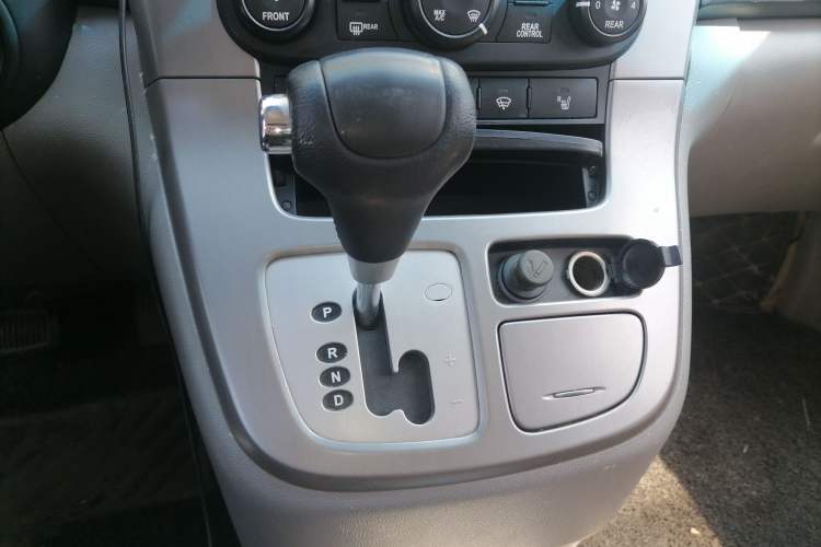 Used Kia VQ 2011 2.7 Comfort Edition Gear Lever