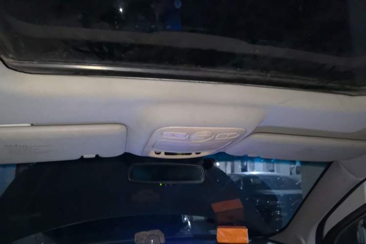 Used Kia VQ 2011 2.7 Luxury Edition Headliner