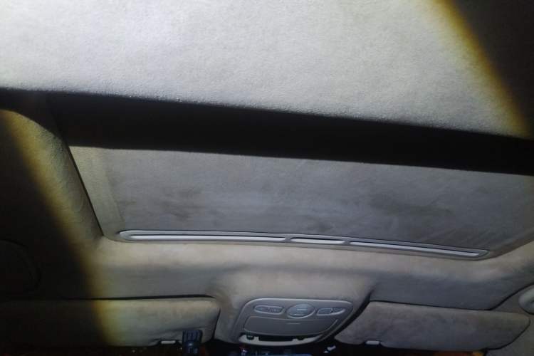 Used Kia VQ 2011 2.7 Comfort Edition Headliner