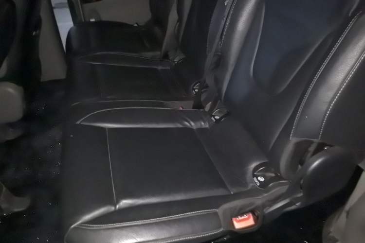 Used Kia VQ 2011 2.7 Luxury Edition Left Rear Seat