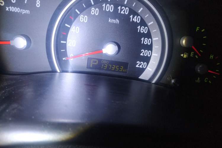 Used Kia VQ 2011 2.7 Comfort Edition Odometer Close Up