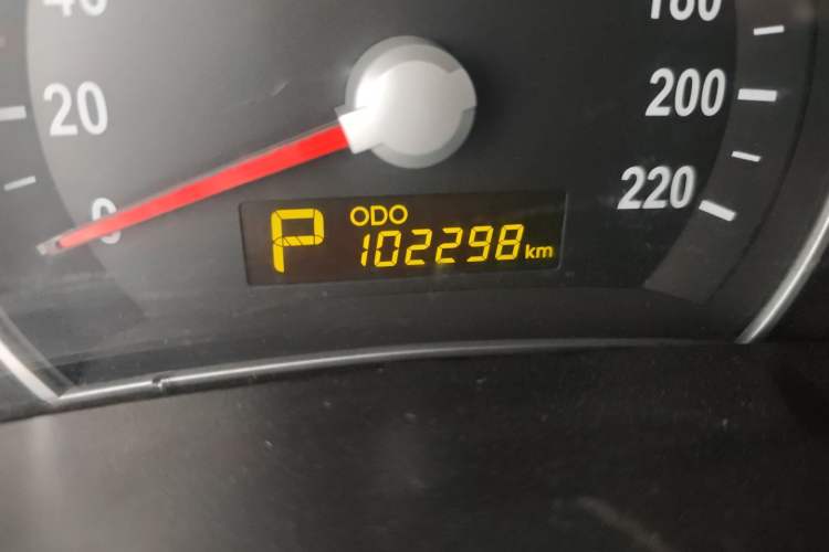 Used Kia VQ 2011 2.7 Comfort Edition Odometer Close Up