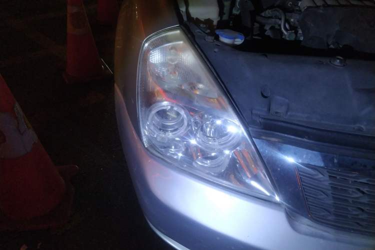 Used Kia VQ 2011 2.7 Comfort Edition Right Front Headlight