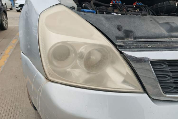 Used Kia VQ 2011 2.7 Comfort Edition Right Front Headlight